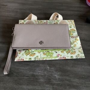 Tory Burch Emerson Wristlet Wallet Gray Heron
